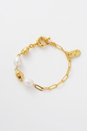Amara Bracelet - Gold-Zarla-A refined bracelet combining soft pearls with elongated, textured links. Light-catching and softly layered, it brings an effortless, sunlit feel to your wrist. Feminine, elevated, and designed for everyday wear. *18K Gold Plated Solid Brass Base *Water proof: Can be worn in the ocean or pool-Pash + Evolve