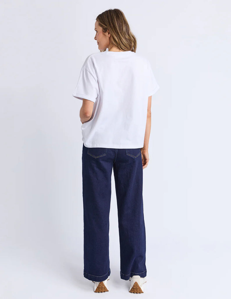 Huntleigh oversized tee - white-Foxwood-Classic oversized tee for casual everyday wear. Featuring front chest embroidery and made with fresh 100% cotton. Round neckline Front chest embroidery Relaxed fit 100% Cotton Our model is 176cm and wears Size 10-Pash + Evolve