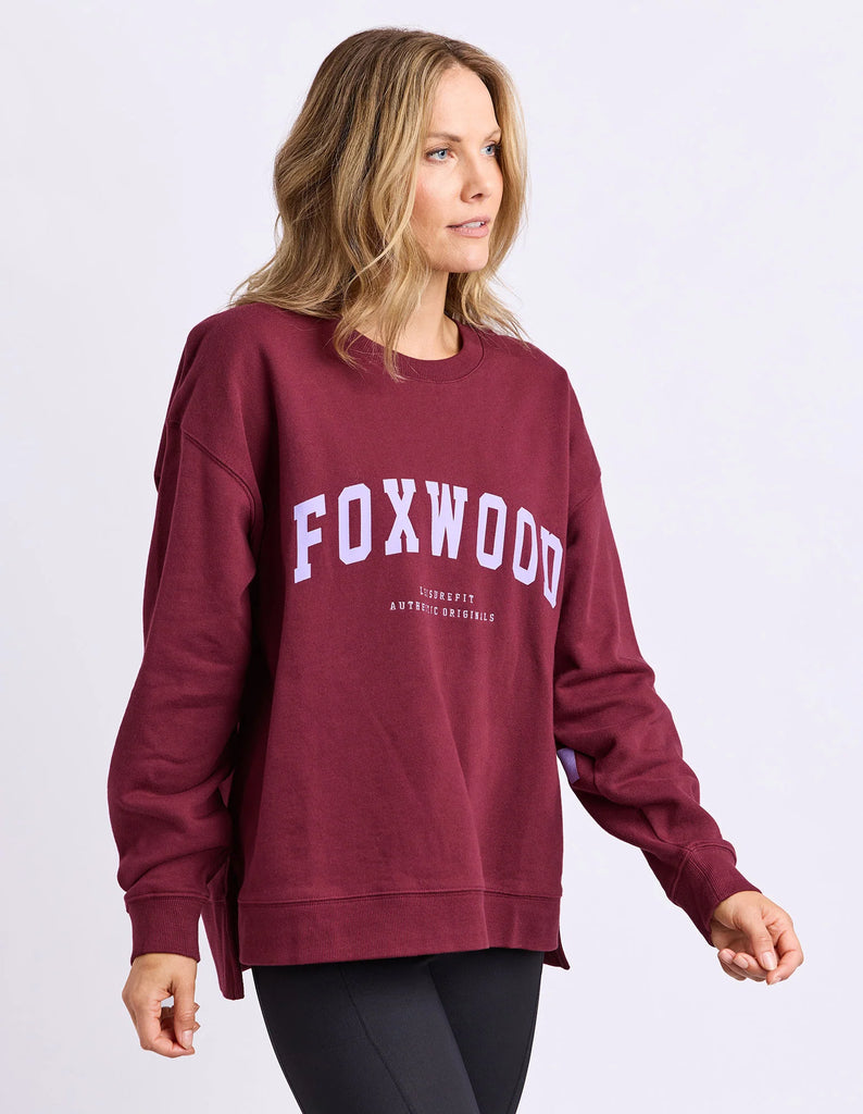Interval crew - Port/Lilac-Foxwood-The Interval Crew is our designers new favourite this season. Featuring all the classic heritage of Foxwood LeisureFit fleece this oversized fitting crew sports a large print along the back shoulders and is both comfortable and cool. Front chest print Large back & sleeve print Oversized fit 100% Cotton Our model is 176cm and wears Size 10-Pash + Evolve