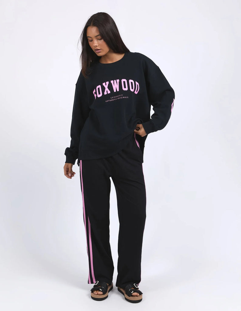 Interval crew - black/neon pink-Foxwood-The Interval Crew is our designers new favourite this season. Featuring all the classic heritage of Foxwood LeisureFit fleece this oversized fitting crew sports a large print along the back shoulders and is both comfortable and cool. Front chest print Large back & sleeve print Oversized fit 100% Cotton Our model is 176cm and wears Size 10-Pash + Evolve