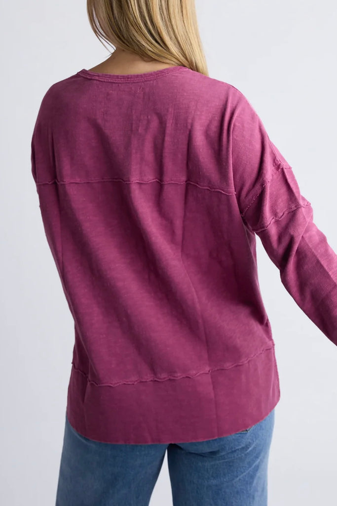 Jayne throw on top - Port-Foxwood-The Jayne Throw on Top is the perfect lightweight long sleeve to take you through the seasons. Cut from a comfy, cotton slub jersey this women's top features a crew neck, trendy exposed stitching and side split hi-low hem. Seriously versatile we know you'll be wearing this on repeat. Round neckline Design lines Raw edge details 100% Cotton Model is wearing a size 10-Pash + Evolve