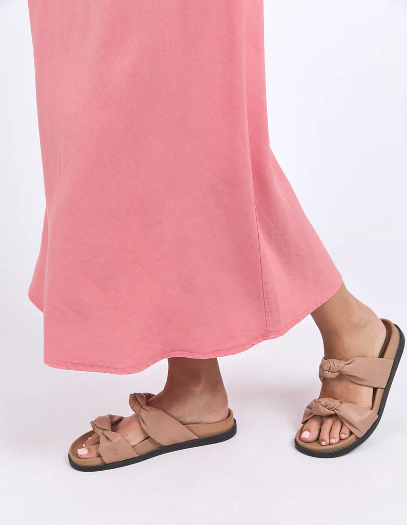 Luciana Skirt - Rose Pink-Foxwood-Easy, effortless, and endlessly versatile. Crafted in a soft blend of Lyocell and Linen, this midi skirt features a flattering bias cut that drapes beautifully. The elastic waistband offers all-day comfort, while the simple silhouette makes it perfect for dressing up or down. Pair with a tee and sneakers for everyday ease, or style with a knit and slides for a polished look. Elastic waist Bias cut Midi length 85% Lyocell, 15% Linen Our model is 176cm and wears Size 10-Pash