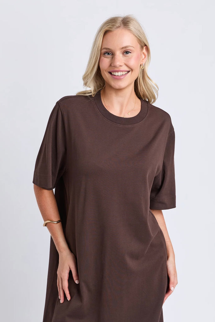 Mish Dress - Coffee-Elm-The Mish Dress is your throw-on-and-go wardrobe hero. Crafted from soft cotton rugby jersey with practical side pockets and a classic T-shirt silhouette, it's the perfect everyday dress for busy days, weekends and travel. Classic T-shirt dress Side pockets Knee length Relaxed fit 100% Cotton Rugby Jersey The Model is 173cm and is wearing a size 10-Pash + Evolve