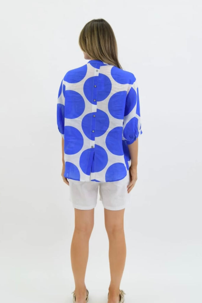 Nikola shirt - blue spot-Pash + Evolve-Our best selling Nikola shirt, now in spots! This top is super easy to wear, and the most flattering fit on. Easily dress her up or down. * Button up front & back * Short sleeves * hi-low hemline * 100% Linen-Pash + Evolve