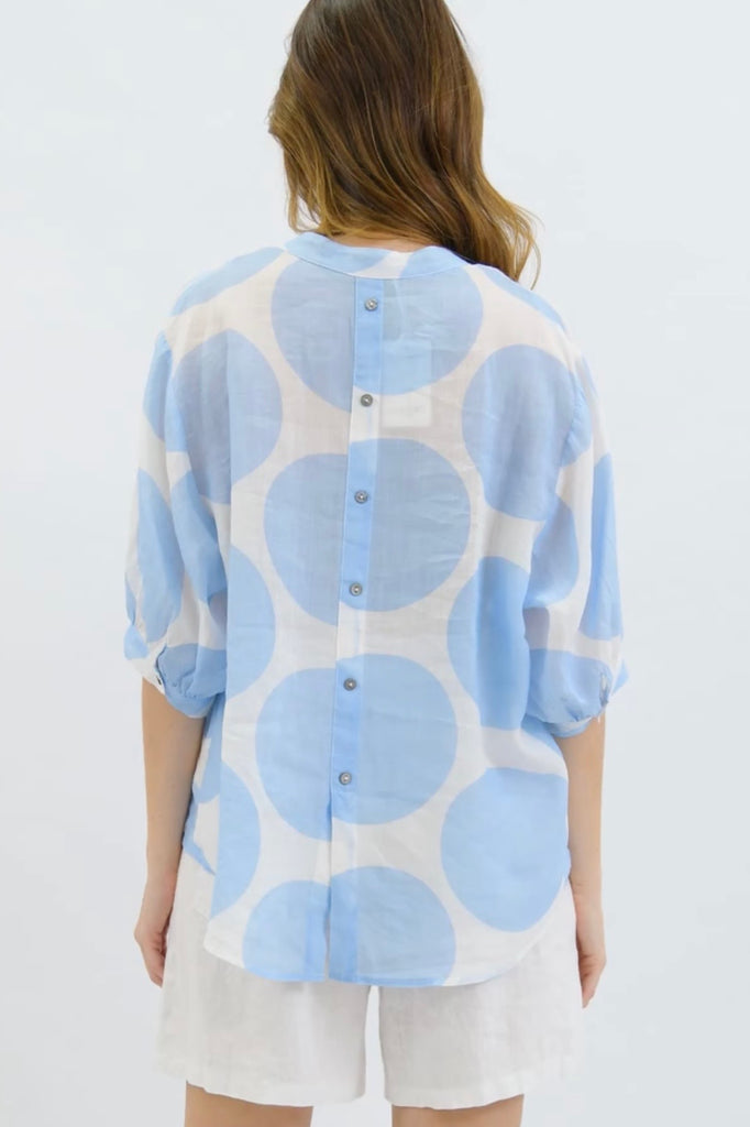 Nikola shirt - ice blue spot-Pash + Evolve-Our best selling Nikola shirt, now in spots! This top is super easy to wear, and the most flattering fit on. Easily dress her up or down. * Button up front & back * Short sleeves * hi-low hemline * 100% Linen-Pash + Evolve