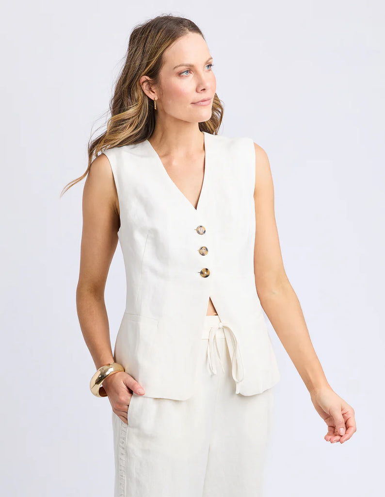 Peyton vest - vintage white-Foxwood-Add a touch of laid-back cool with the Peyton Vest. Crafted from a breezy linen blend, it features a flattering V neckline, three front buttons, and chic faux pockets for effortless style. Perfect for layering and taking your look to the next level. Front placket opening Faux welt pockets Relaxed fit 55% Linen 45% Viscose Model is wearing a size 10-Pash + Evolve