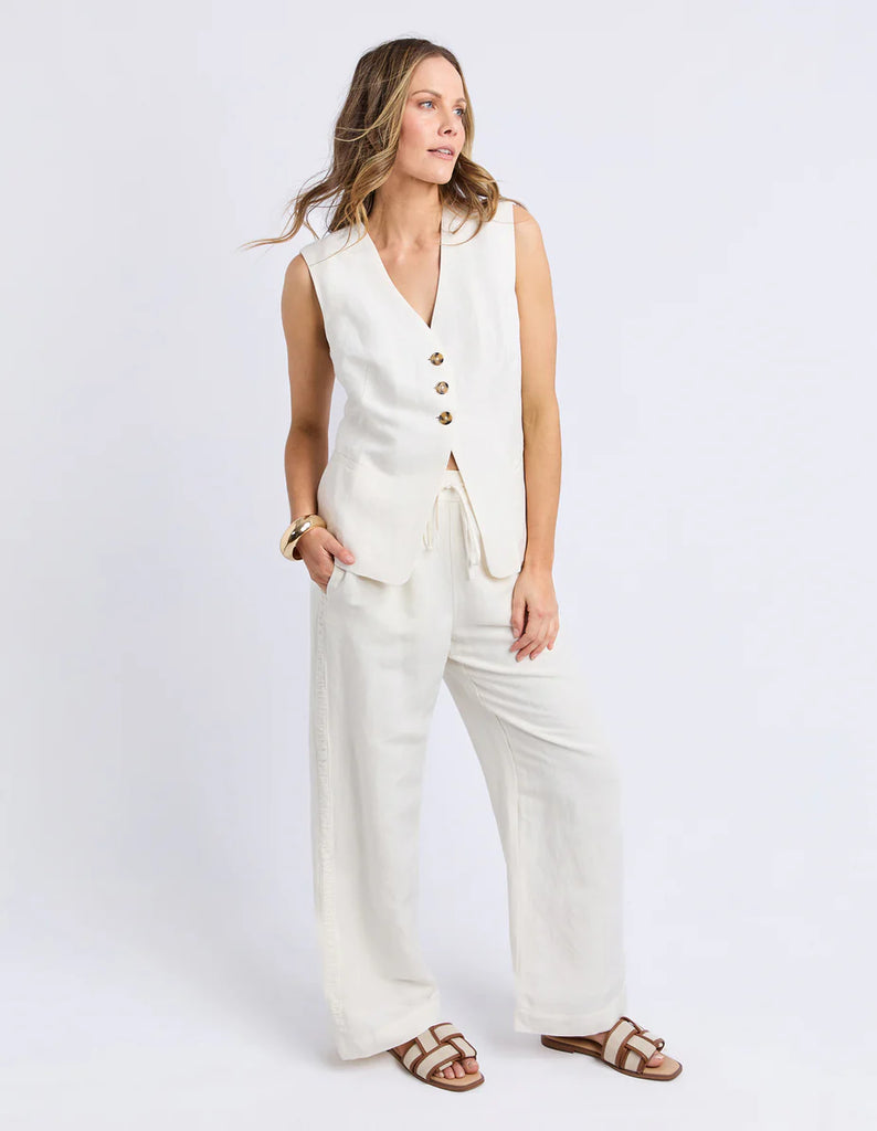 Peyton vest - vintage white-Foxwood-Add a touch of laid-back cool with the Peyton Vest. Crafted from a breezy linen blend, it features a flattering V neckline, three front buttons, and chic faux pockets for effortless style. Perfect for layering and taking your look to the next level. Front placket opening Faux welt pockets Relaxed fit 55% Linen 45% Viscose Model is wearing a size 10-Pash + Evolve