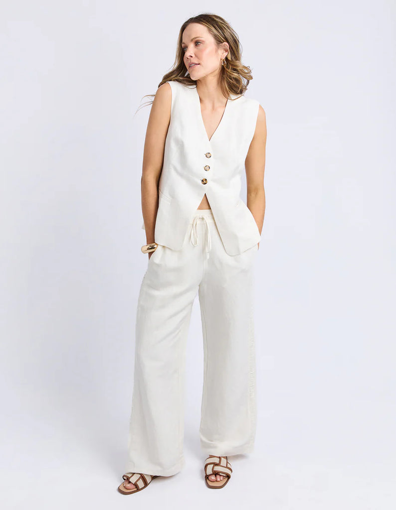 Peyton vest - vintage white-Foxwood-Add a touch of laid-back cool with the Peyton Vest. Crafted from a breezy linen blend, it features a flattering V neckline, three front buttons, and chic faux pockets for effortless style. Perfect for layering and taking your look to the next level. Front placket opening Faux welt pockets Relaxed fit 55% Linen 45% Viscose Model is wearing a size 10-Pash + Evolve