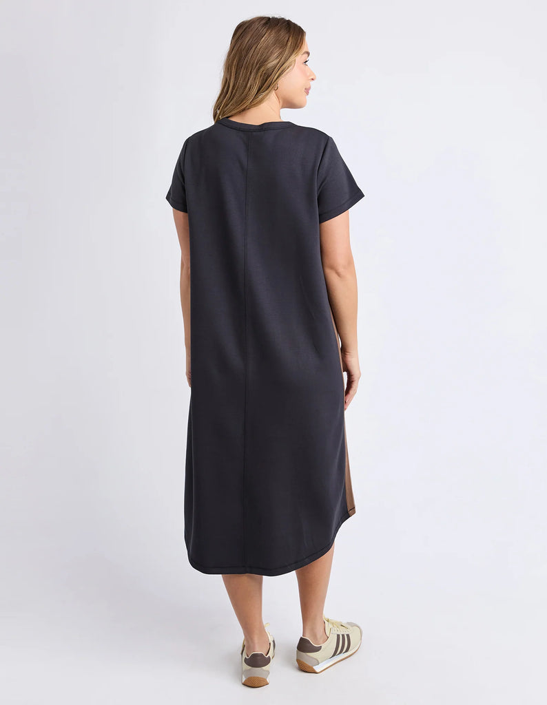 Seattle dress - ink-Foxwood-Slip into the Seattle Tee Dress and instantly up your chill game. With side contrast panels, a relaxed fit, and a midi length that moves with you, this dress is your new partner in crime for everything from coffee runs to weekend hangs. Comfy, cool, and totally effortless - yes please! Side contrast detail Relaxed fit Midi length 52% Polyester, 40% Viscose, 8% Elastane Model is wearing a size 10-Pash + Evolve