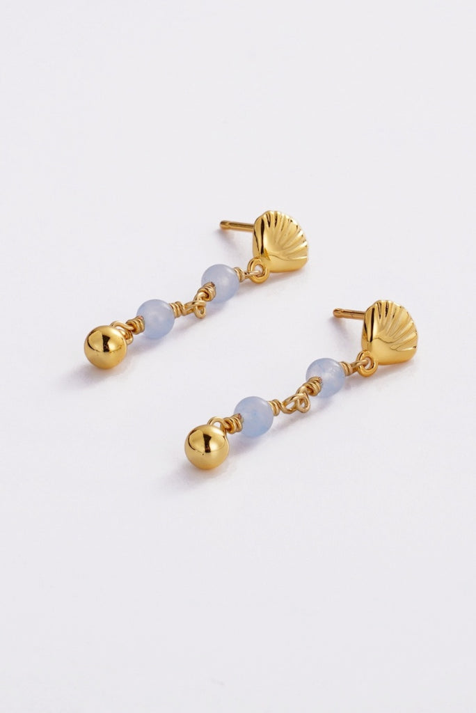 Shelly drop earring - gold-Zarla-A delicate drop earring finished with a sculpted shell detail and soft tonal accents. Light-catching and full of movement, it brings a gentle, coastal feel to your look. Feminine, effortless, and designed for everyday wear. *18K Gold Plated Solid Brass Base *Water proof: Can be worn in the ocean or pool-Pash + Evolve
