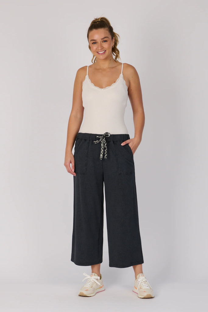 Wide Leg Cullotte - Black-One Ten Willow-Elasticated Waistband Contrast Waist Tie Wide Leg Side Pockets Culotte Length Material: 80% Cotton 20% Elastane French Terry Model is 176cm (Size 8-10) and wears our size Small Designed in Geelong, Australia-Pash + Evolve
