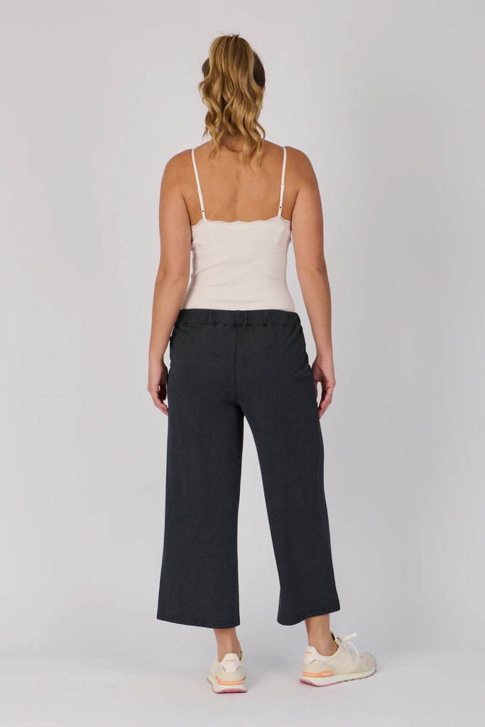 Wide Leg Cullotte - Black-One Ten Willow-Elasticated Waistband Contrast Waist Tie Wide Leg Side Pockets Culotte Length Material: 80% Cotton 20% Elastane French Terry Model is 176cm (Size 8-10) and wears our size Small Designed in Geelong, Australia-Pash + Evolve