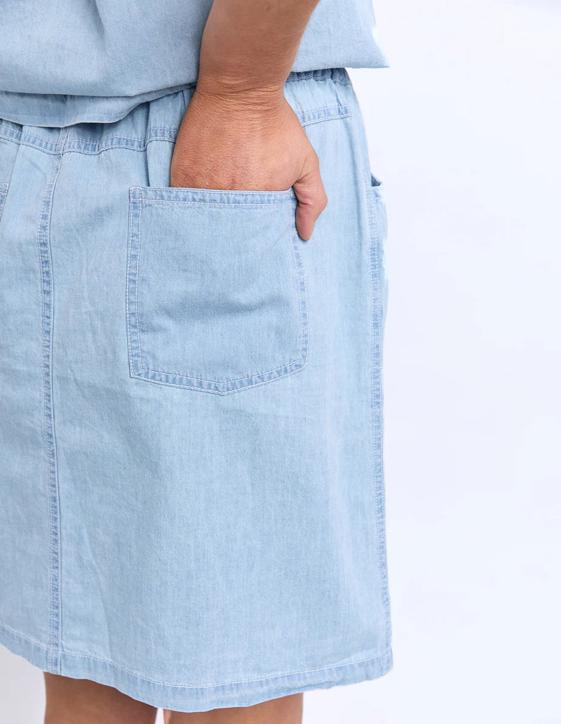 Zetta skirt - light blue-Pash + Evolve-Meet your new everyday favourite - the Zetta Skirt. Easy to wear with its elastic waist and drawcord, plus side pockets for extra cool points. The knee length shape makes it an instant classic. Elastic waist with drawcord Side pockets Knee length 100% Lyocell Model is wearing a size 10-Pash + Evolve