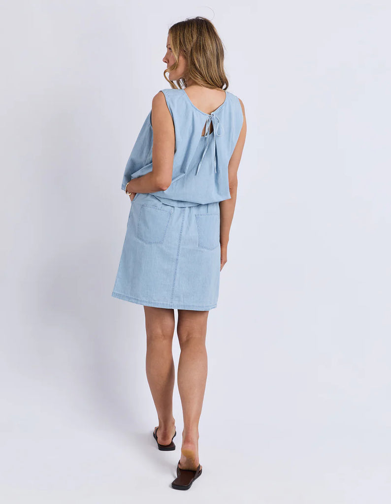 Zetta skirt - light blue-Pash + Evolve-Meet your new everyday favourite - the Zetta Skirt. Easy to wear with its elastic waist and drawcord, plus side pockets for extra cool points. The knee length shape makes it an instant classic. Elastic waist with drawcord Side pockets Knee length 100% Lyocell Model is wearing a size 10-Pash + Evolve