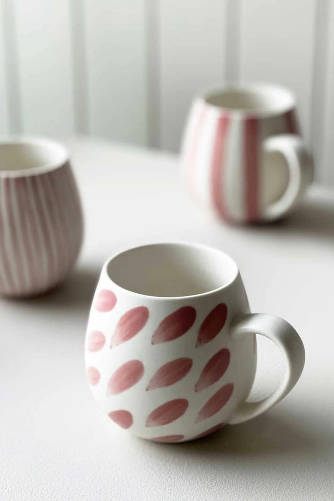 hug me mug 4pk - rose brush-Robert gordon-Hug me mugs are custom designed to be cupped in your hands. This collection is perfect for that warming cuppa. Beautifully gift boxed in sets of 4. Made from stoneware Microwave and dishwasher safe Assorted set of 4 designs 400ml Capacity Designed in Australia-Pash + Evolve
