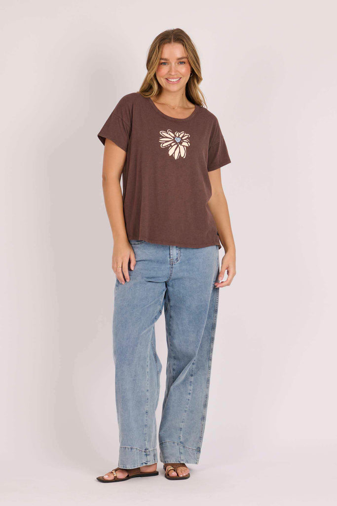 Pleat back tee - chocolate flower