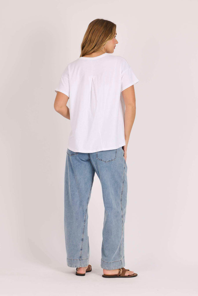 Pleat back tee - white flower
