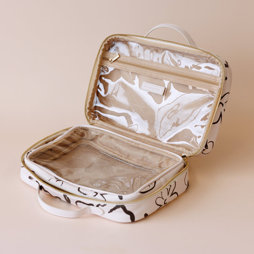 Amalfi cosmetic bag-Fox & Fallow-The bag of your dreams is here! With so many bonus features, you’ll be wondering where they’ve been all your life. The miracle pop out bag everyone’s been talking about. The ingenious removable clear bag is the true MVP here: it pops out of the main bag and it’s perfect for all your makeup & skincare essentials so you can find them easily through the clear plastic sides. Take it out and use it for your daily makeup & skincare routine or separately at airport security so you