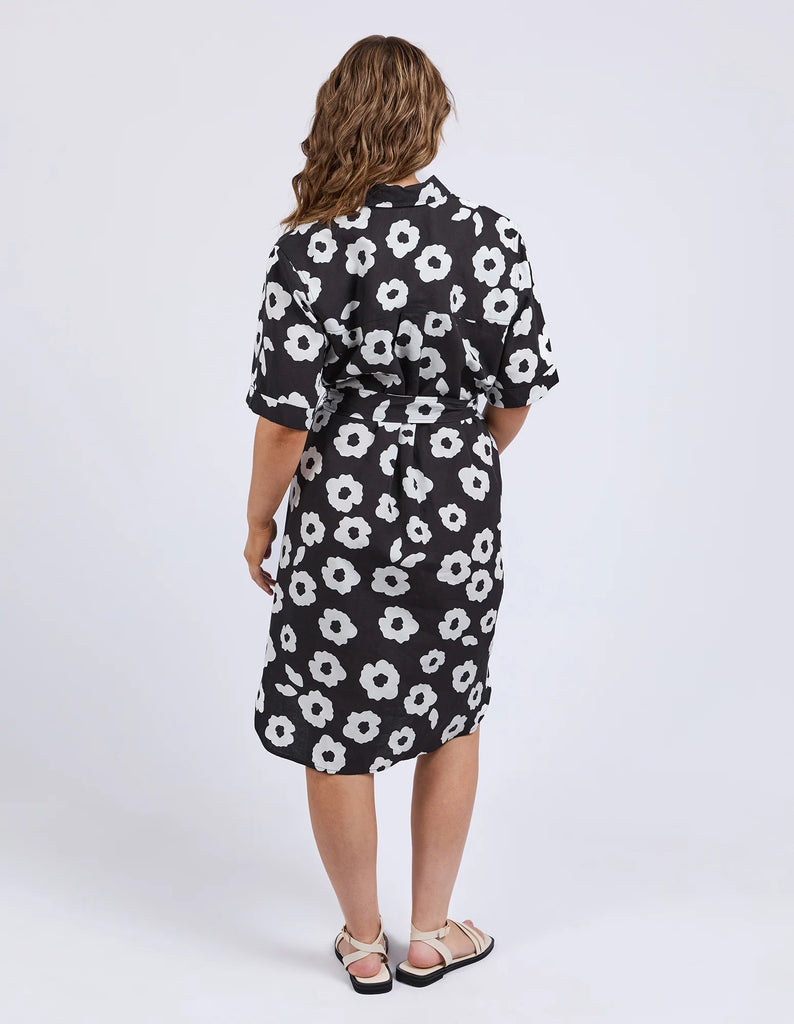 Azalea shirt dress - navy/white-Elm-Designed for everyday wear, the azalea shirt dress boasts relaxed fit, exclusive yardage , and button down . Style it your way for an effortless look that works for any day of the week. Relaxed fit Exclusive Elm yardage Button down 89% Lyocell, 11% Linen Model is wearing a size 10-Pash + Evolve