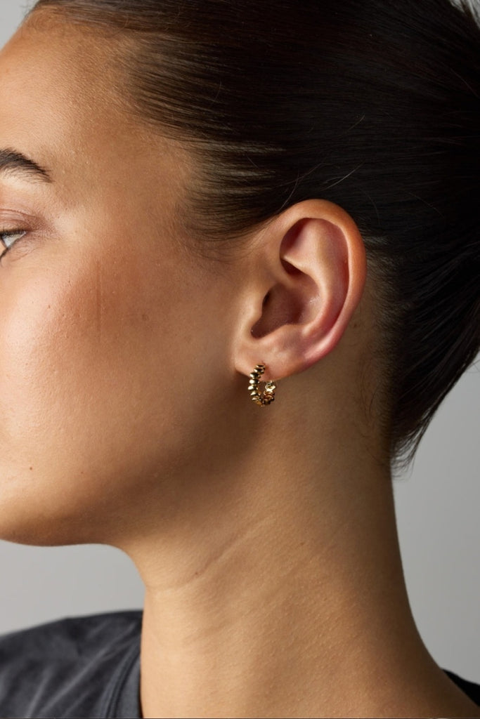 Bailey huggie - gold-Zafino-The Bailey Huggie is a sleek, plain metal hoop designed for effortless everyday wear. With its minimalist style and comfortable fit, it’s the perfect go-to piece for stacking or wearing on its own for a clean, polished look. *18K Gold Plated Solid Brass Base *18K Gold Plat-Pash + Evolve