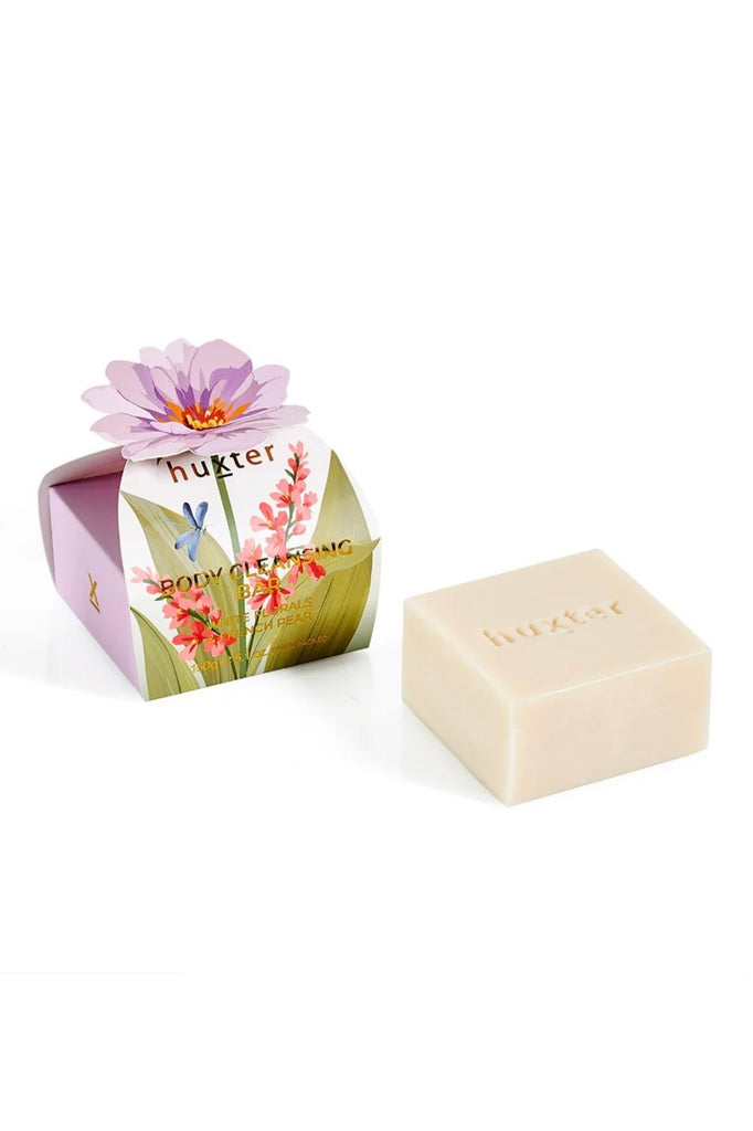 Body Cleansing Bar Gift Box - Mauve Flower - White Florals & French Pear-Huxter-A beautifully presented body cleansing bar, thoughtfully boxed and ready to gift. This triple-milled 150g bar is crafted to gently cleanse while leaving skin feeling soft, smooth, and refreshed, bringing a touch of everyday luxury to the bath or shower. Enriched with nourishing shea butter and jojoba oil, it creates a creamy, skin-friendly lather that cleanses without drying. Lightly fragranced with elegant white florals and cr