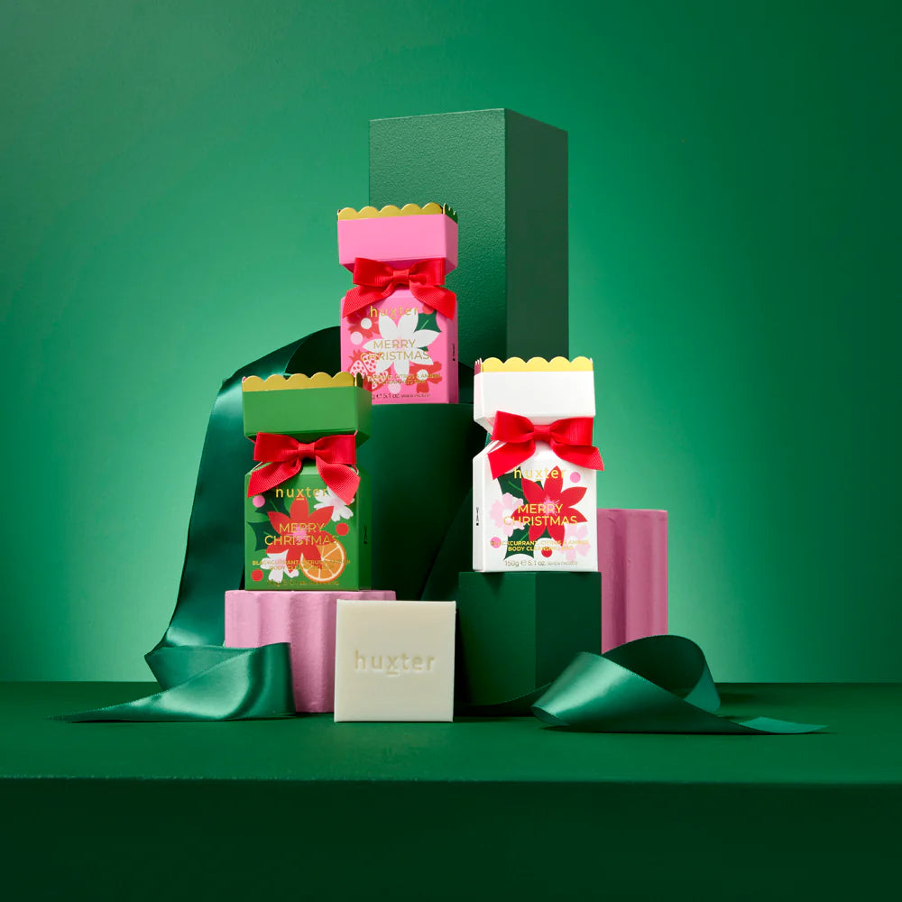 Body Cleansing Bon Bon – Blackcurrant, Citrus & Amber (White)-Huxter-This festive bon bon contains a triple-milled 150g body cleansing bar, made with organic shea butter and jojoba oil to help keep skin feeling clean and refreshed. Delicately scented with a fruity blend of blackcurrant and citrus, balanced by soft jasmine and warm amber, it brings a gentle touch of luxury to your everyday routine. The creamy, skin-friendly foam cleanses without drying, keeping skin feeling smooth and comforted after every w