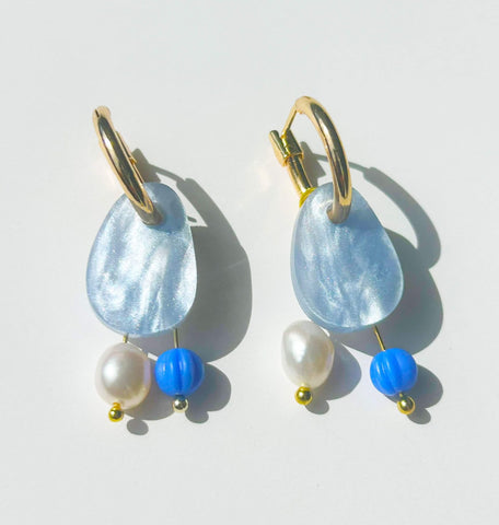 Dangle earrings - white flower