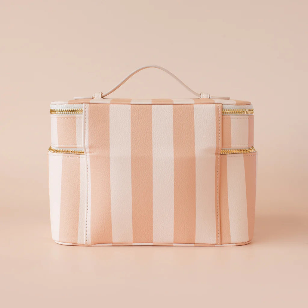 Corsica Vanity Case-Fox & Fallow-Say hello to your new bestie - the Fox & Fallow 'Classic' Vanity Case! She’ll get you organised and keep you organised, whipping your skincare and makeup routine into shape. Not just for travel, it's the perfect bag for everyday! • Vanity Case: 24 x 16.5 x 17.5cm.• Box: 26 x 20 x 20cm.• Pebble vegan leather with a tan lining.• Dual layer with elastic loops.• Internal zip pocket.• Gold hardware.• Two handles and two zippers for easy access.• Bonus removable clear bag.• Max. w