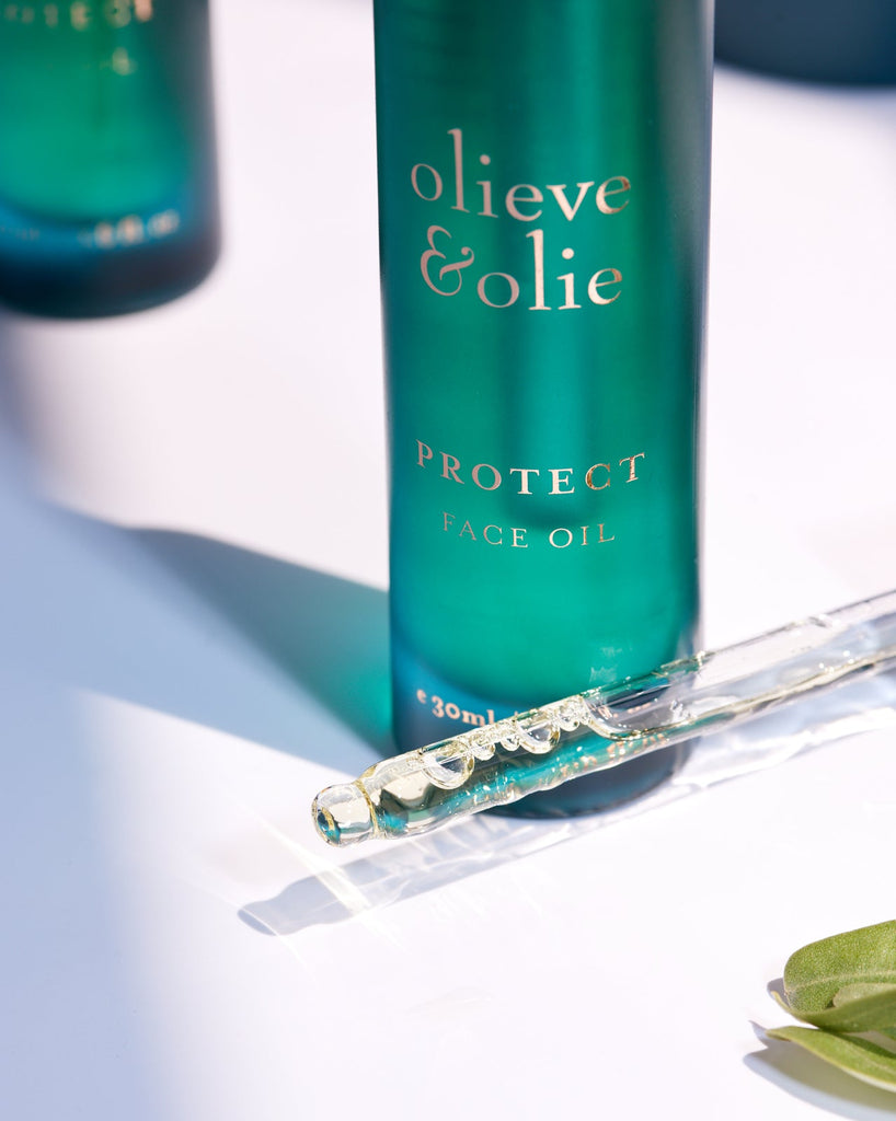 Face oil - protect-Olieve + Olie-Our natural Face Oils are free from essential oils, silicones and fragrance. Protect Face Oil is a lightweight, luxurious formula that absorbs quickly to reveal a visibly healthy, even and glowing complexion. This lighter blend is used as a day-time face oil, recommended for all skin types, in particular oily skin, younger skin. It’s rich in hydration and antioxidants, that will boost skin moisture, while also regulating the balance of oil production, preventing clogged pore