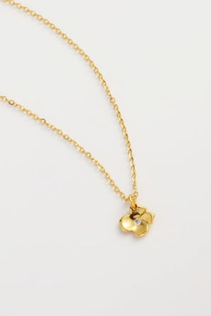 Fleur necklace - gold-Zarla-A fine chain finished with a softly sculpted floral pendant. Light-catching and minimal, it brings a warm, sunlit feel to your look. Feminine, effortless, and perfect for everyday wear. *18K Gold Plated Solid Brass Base *Water proof: Can be worn in the ocean or pool-Pash + Evolve