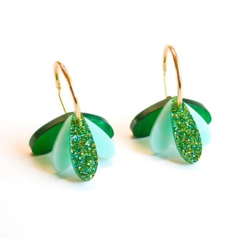 Dangle earrings - white flower