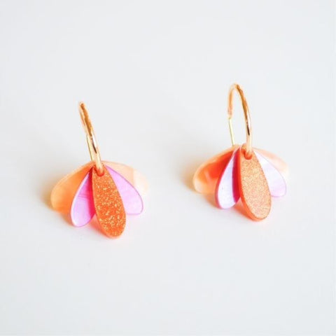 Dangle earrings - white flower