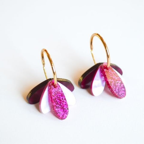 Dangle earrings - white flower