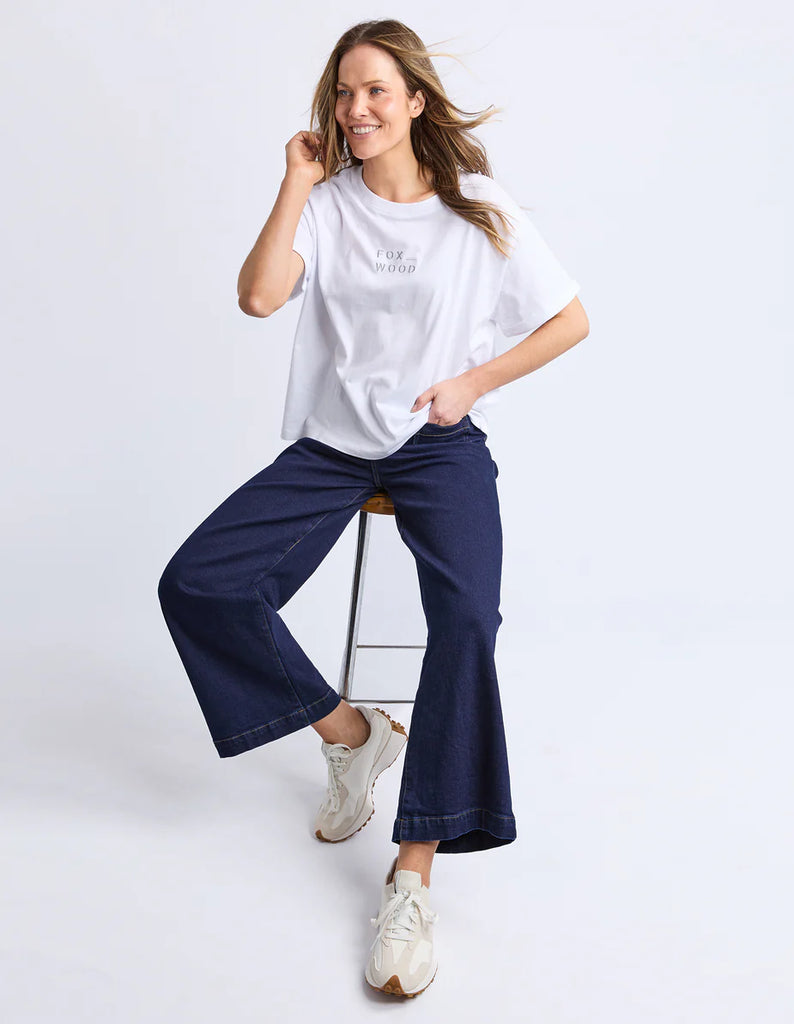 Huntleigh oversized tee - white-Foxwood-Classic oversized tee for casual everyday wear. Featuring front chest embroidery and made with fresh 100% cotton. Round neckline Front chest embroidery Relaxed fit 100% Cotton Our model is 176cm and wears Size 10-Pash + Evolve