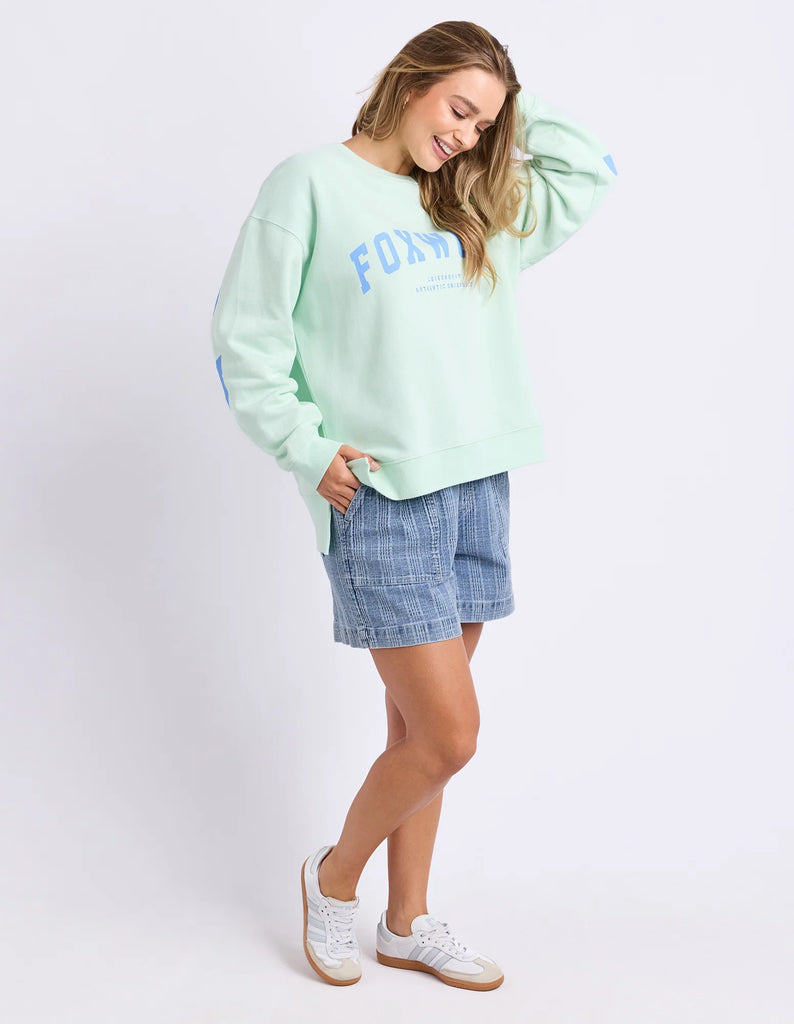 Interval crew - mint/blue bell-Foxwood-The Interval Crew is our designers new favourite this season. Featuring all the classic heritage of Foxwood LeisureFit fleece this relaxed fitting crew sports a oversized print along the back shoulders and is both comfortable and cool. Front chest print Large back & sleeve print Oversized fit 100% Cotton Our model is 176cm and wears Size 10-Pash + Evolve