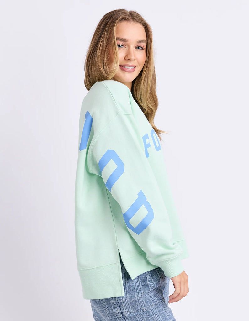 Interval crew - mint/blue bell-Foxwood-The Interval Crew is our designers new favourite this season. Featuring all the classic heritage of Foxwood LeisureFit fleece this relaxed fitting crew sports a oversized print along the back shoulders and is both comfortable and cool. Front chest print Large back & sleeve print Oversized fit 100% Cotton Our model is 176cm and wears Size 10-Pash + Evolve