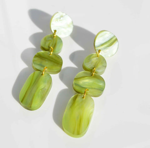 Dangle earrings - white flower