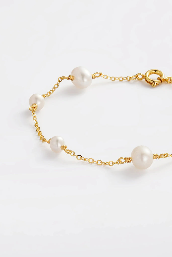 LUNA PEARL BRACELET - GOLD-Zafino-The Luna Pearl Bracelet is a refined everyday piece that blends delicate gold chain with luminous freshwater pearls. Each pearl is spaced along the chain to create an effortless, modern silhouette that feels both timeless and easy to style. Perfect worn alone for subtle elegance or layered with other bracelets, Luna adds softness and texture to your jewellery stack. From everyday wear to bridal styling, this piece delivers understated sophistication. A lightweight pearl ess