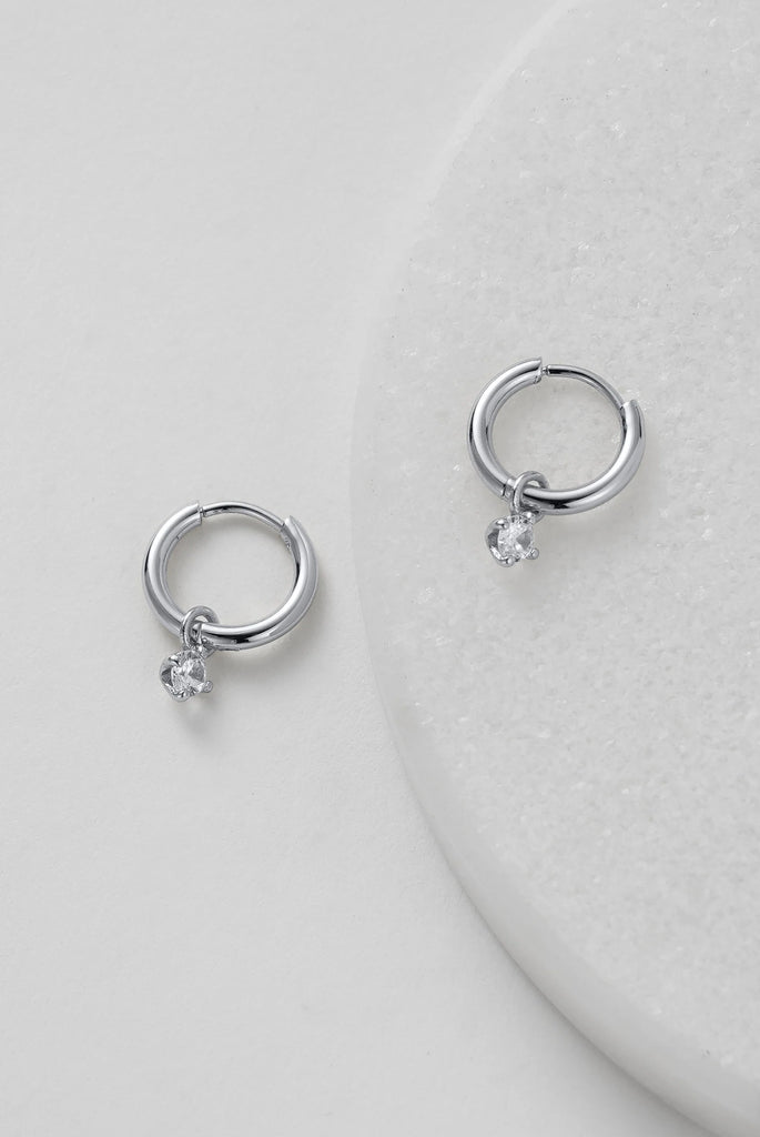 Leila earring - silver-Zafino-The Leila Earring is a delicate huggie hoop featuring a tiny crystal drop that adds a subtle touch of sparkle. Perfect for everyday wear or layering with other styles, this piece offers effortless elegance in a dainty design. Metal: Silver Rhodium Plated on BrassOverall Dimensions: 4mm x 15mm Hoop - 10mm HoopWater Resistant: Splash proof, not recommended to be worn in the ocean or pool Water resistant Hypoallergenic & Nickel Free Female Founded & Family Owned-Pash + Evolve