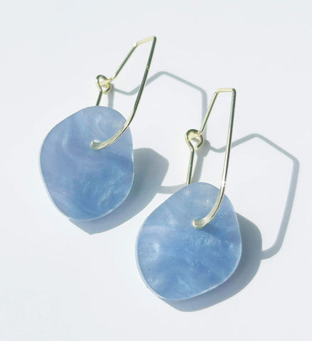 Dangle earrings - white flower