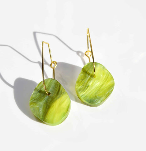 Dangle earrings - white flower