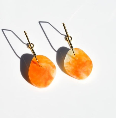 Dangle earrings - white flower