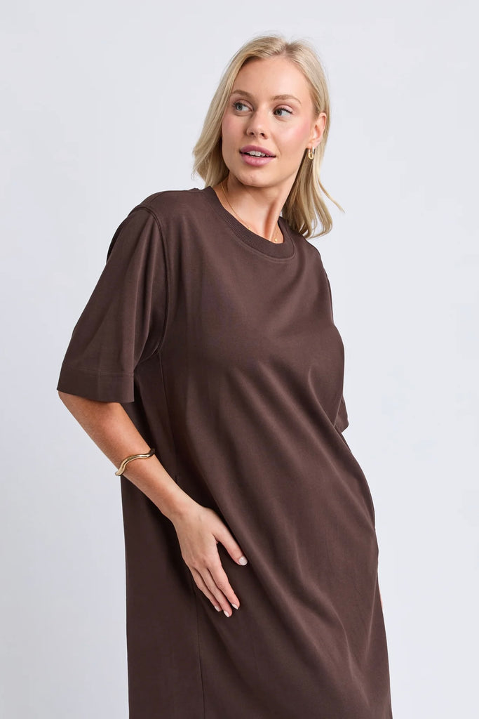 Mish Dress - Coffee-Elm-The Mish Dress is your throw-on-and-go wardrobe hero. Crafted from soft cotton rugby jersey with practical side pockets and a classic T-shirt silhouette, it's the perfect everyday dress for busy days, weekends and travel. Classic T-shirt dress Side pockets Knee length Relaxed fit 100% Cotton Rugby Jersey The Model is 173cm and is wearing a size 10-Pash + Evolve