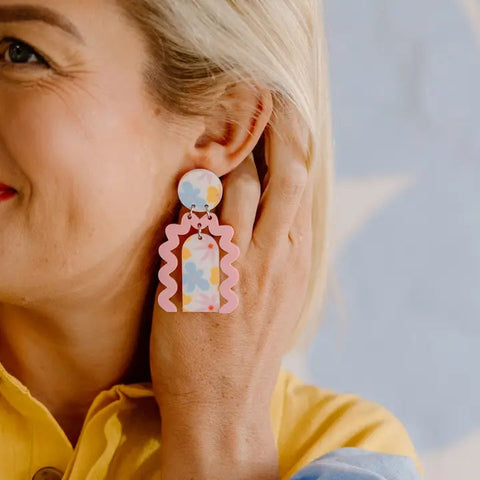 Long drop earrings with shell pearl - rose gold