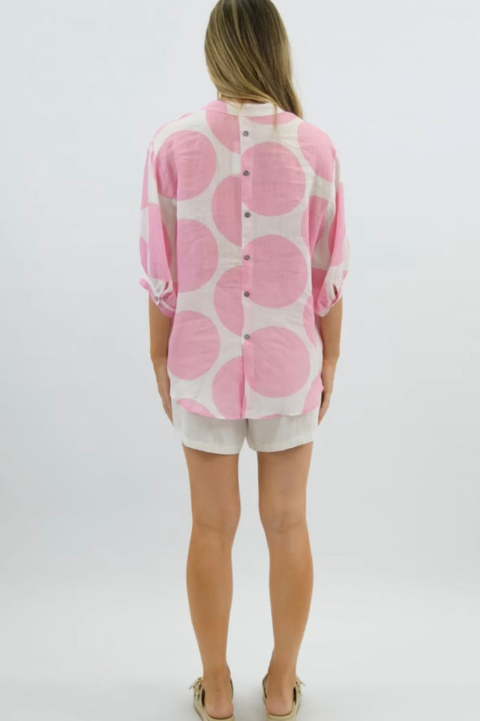 Nikola shirt - Pink spot-Pash + Evolve-Our best selling Nikola shirt, now in spots! This top is super easy to wear, and the most flattering fit on. Easily dress her up or down. * Button up front & back * Short sleeves * hi-low hemline * 100% Linen-Pash + Evolve
