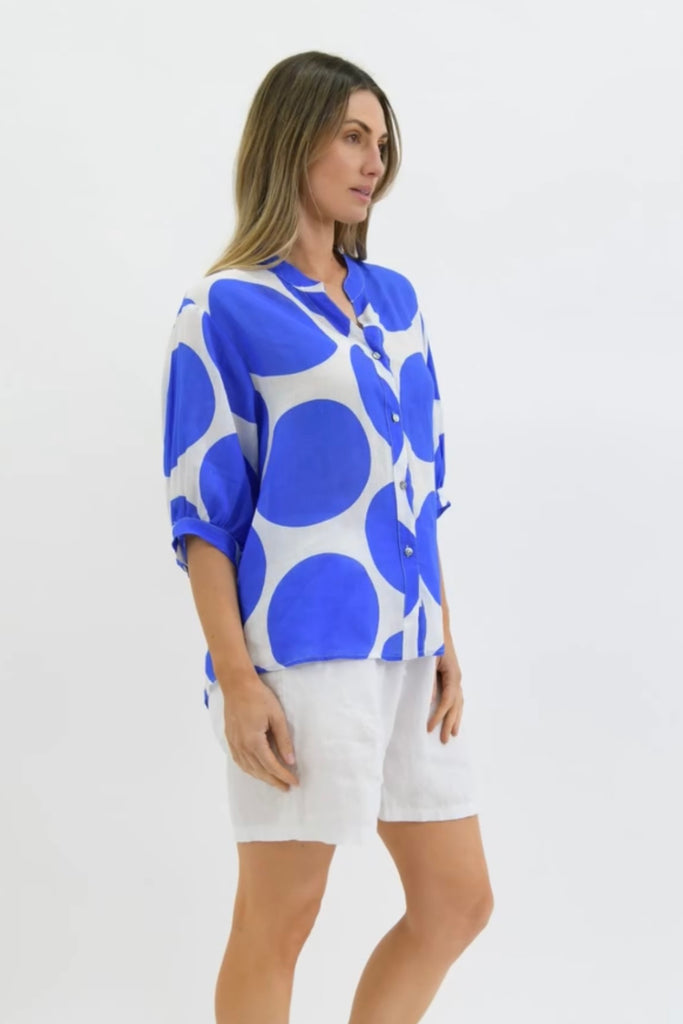Nikola shirt - blue spot-Pash + Evolve-Our best selling Nikola shirt, now in spots! This top is super easy to wear, and the most flattering fit on. Easily dress her up or down. * Button up front & back * Short sleeves * hi-low hemline * 100% Linen-Pash + Evolve