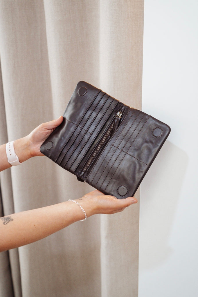 Noa wallet - chocolate-Baleka Leather-Sleek, functional, and effortlessly modern — the Noa Wallet is designed to keep your essentials beautifully organized. It features a magnetic closure for a smooth, secure snap and a back zip pocket for quick-access items. Inside, you’ll find a thoughtfully designed layout with an internal zip compartment, 2 note dividers, and 16 card slots The Noa Wallet combines practicality with a minimalist aesthetic, making it the perfect accessory for wherever your day takes you. M