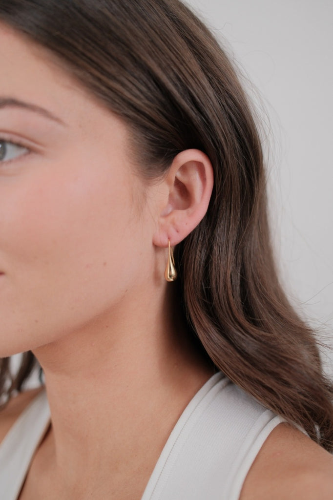 Nova earring - gold-Zafino-The Nova Mini in silver is sleek and sculptural, designed with a unique teardrop form that stands out in its simplicity. A perfect balance of elegance and contemporary design. *Brass Base *Splash Proof: Splashes or occasional water contact *4mm (w) x 14mm (L)-Pash + Evolve