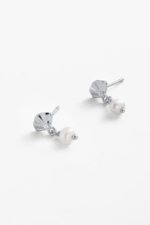 Paloma pearl drop - silver-Zarla-A delicate drop earring featuring a sculpted shell detail and soft pearl accent. Light-catching and refined, it brings a cool, coastal feel to your look. Effortless, feminine, and easy to wear. *Rhodium Plated Solid Brass Base *Water proof: Can be worn in the ocean or pool-Pash + Evolve
