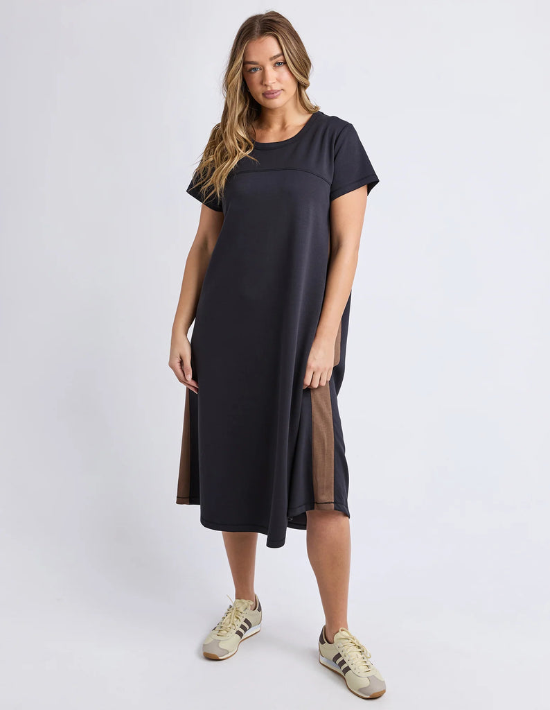 Seattle dress - ink-Foxwood-Slip into the Seattle Tee Dress and instantly up your chill game. With side contrast panels, a relaxed fit, and a midi length that moves with you, this dress is your new partner in crime for everything from coffee runs to weekend hangs. Comfy, cool, and totally effortless - yes please! Side contrast detail Relaxed fit Midi length 52% Polyester, 40% Viscose, 8% Elastane Model is wearing a size 10-Pash + Evolve